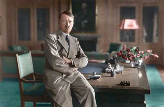 xadolf-hitler-sitting-on-desk-colorized.jpg.pagespeed.ic.pz5M4tjxU7.jpg