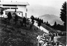 Crown of fans waiting on road near Berghof to see Hitler Crown of fans waiting on road near Berghof to see Hitler