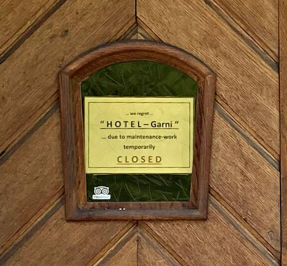 Closed sign on door of Hotel zum Tuerken