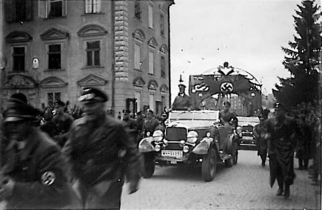 Adolf Hitler entering Braunau in car in 1938 Adolf Hitler entering Braunau in car in 1938
